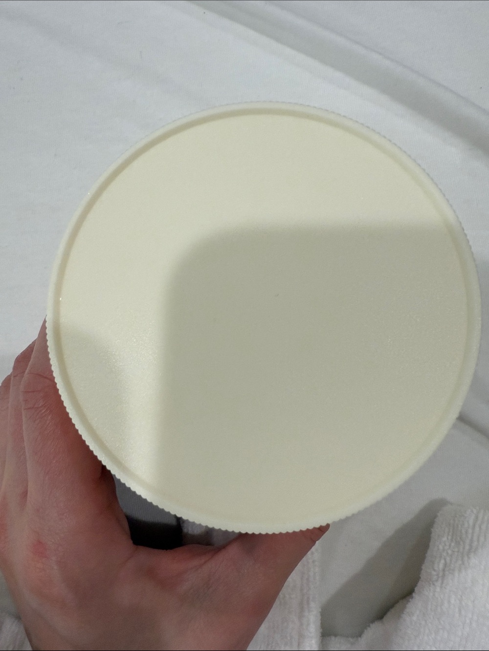 Le Labo Hinoki Body Cream - Off-White Jar - Picture 4 of 7